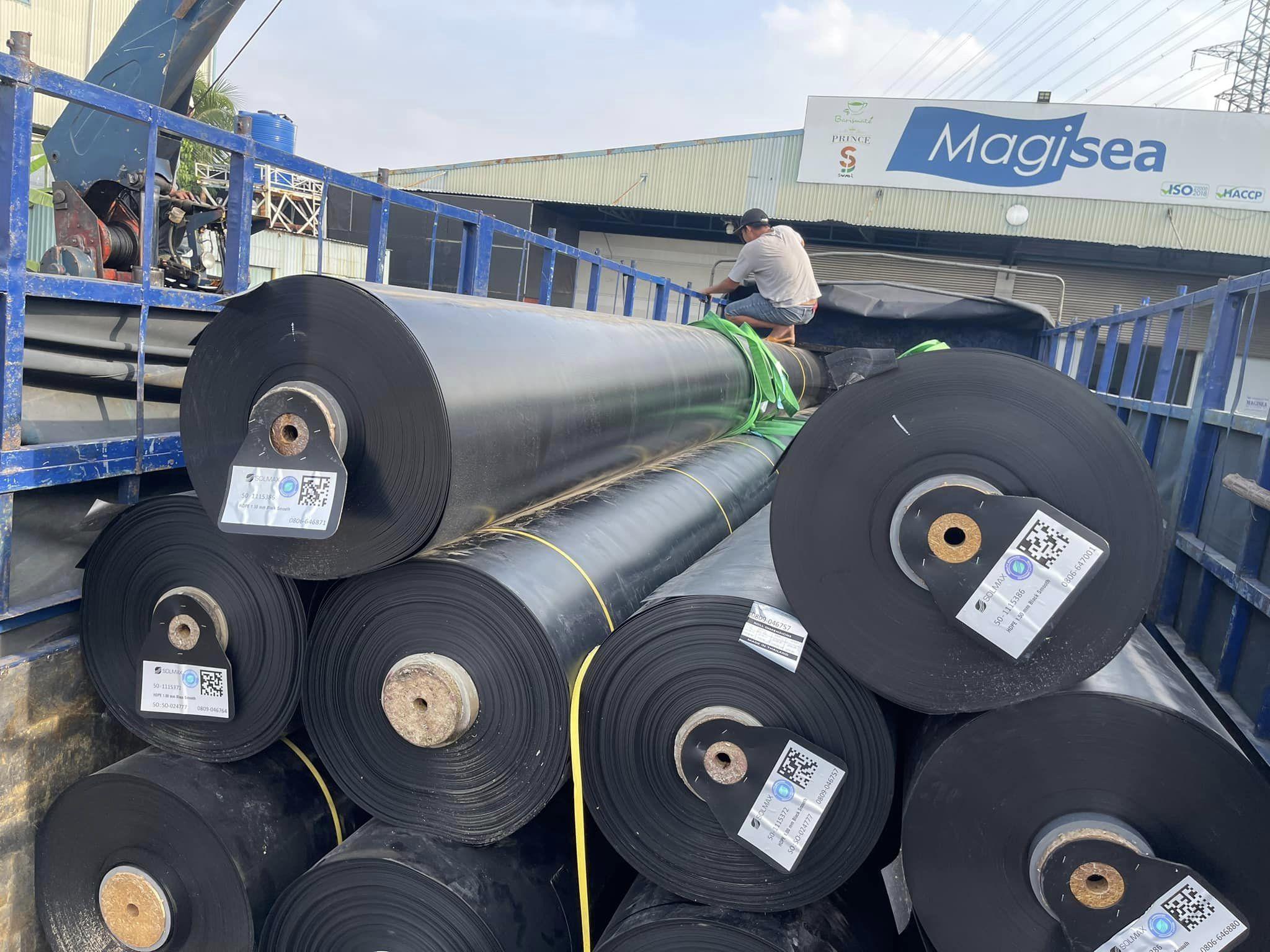 bạt nhựa HDPE 0.75mm làm lớp lót chống thấm đáy bãi chôn lấp rác thải, ngăn chặn rò rỉ nước rỉ rác ra môi trường đất và nước ngầm